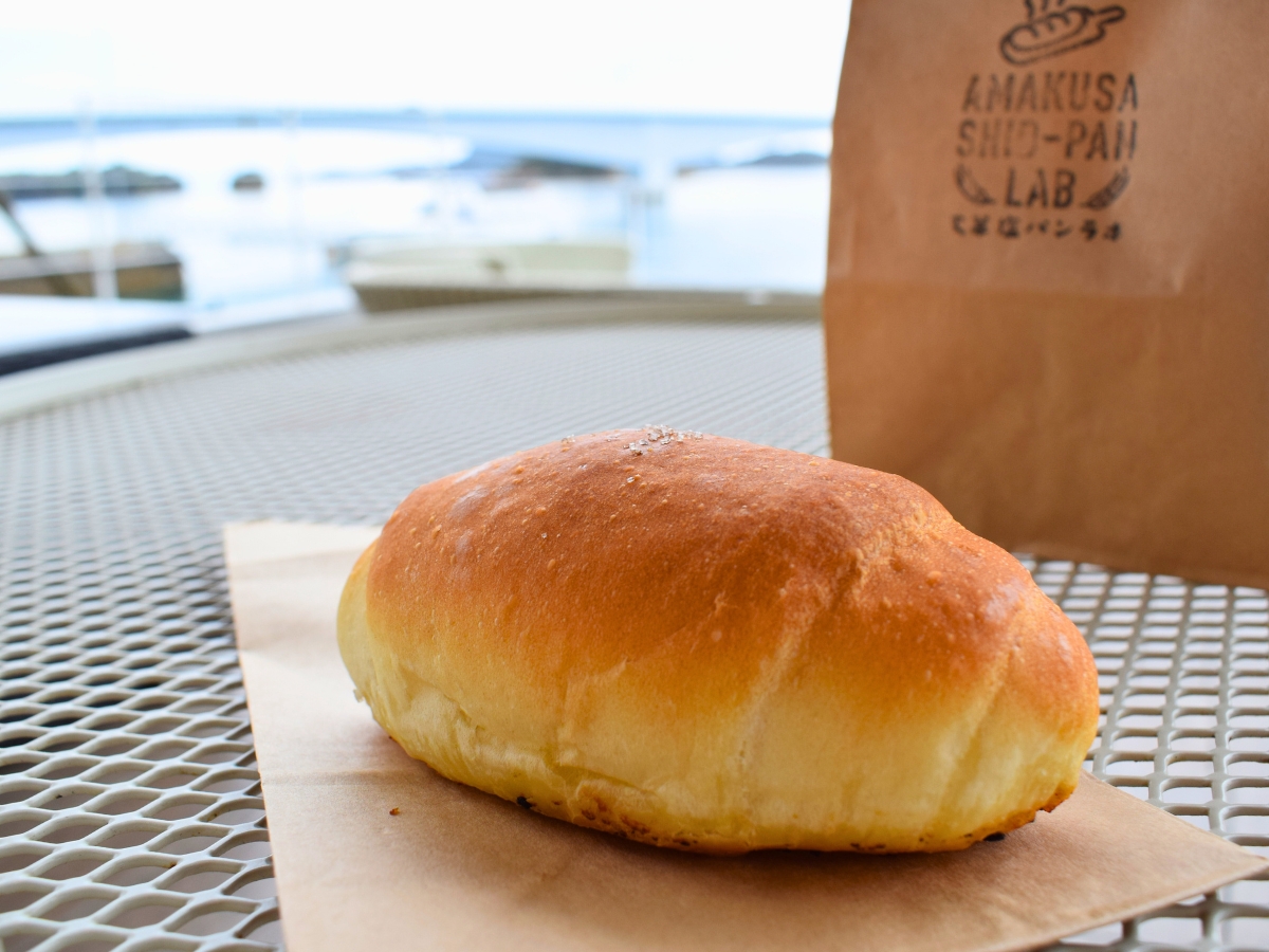 【熊本グルメ】午前中に売り切れることも！海辺のベーカリー「天草塩パンラボ」の「塩パン」が絶品