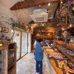 ▲アンティークとドライフラワーが調和する幻想的な空間