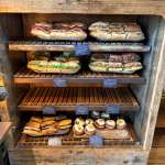 ▲香ばしい香りに包まれて。お目当てのパンに出会う最高の瞬間