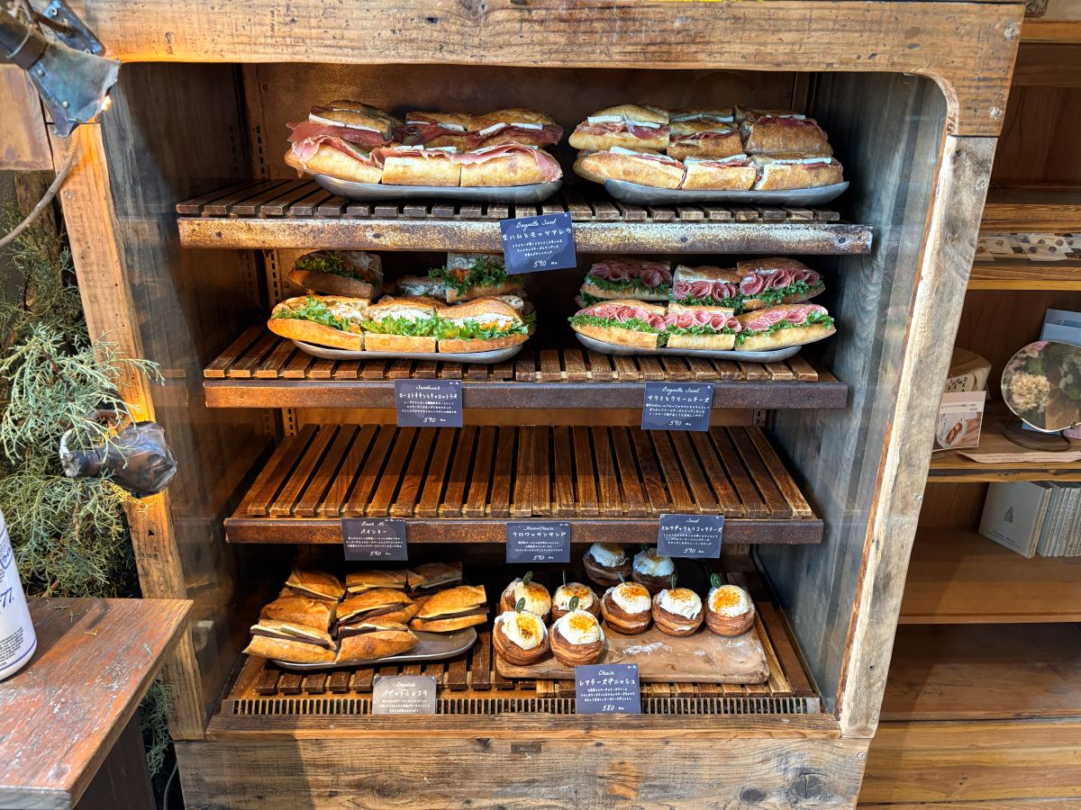 ▲香ばしい香りに包まれて。お目当てのパンに出会う最高の瞬間