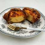 ▲一度食べたら最後。一番人気の「エッグタルト」330円