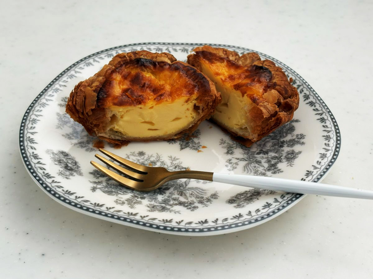 ▲一度食べたら最後。一番人気の「エッグタルト」330円