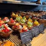 ▲宝石のような旬のフルーツが彩る贅沢デニッシュ