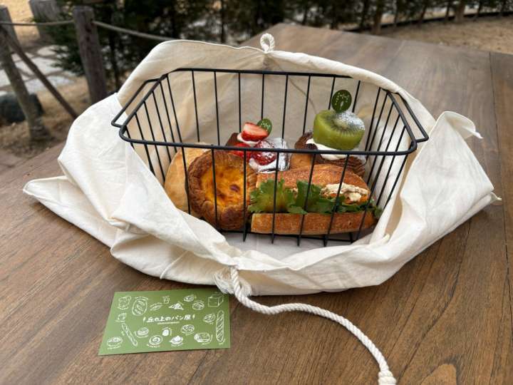 ▲店オリジナルのブレッドバッグに詰めてお洒落に持ち帰り