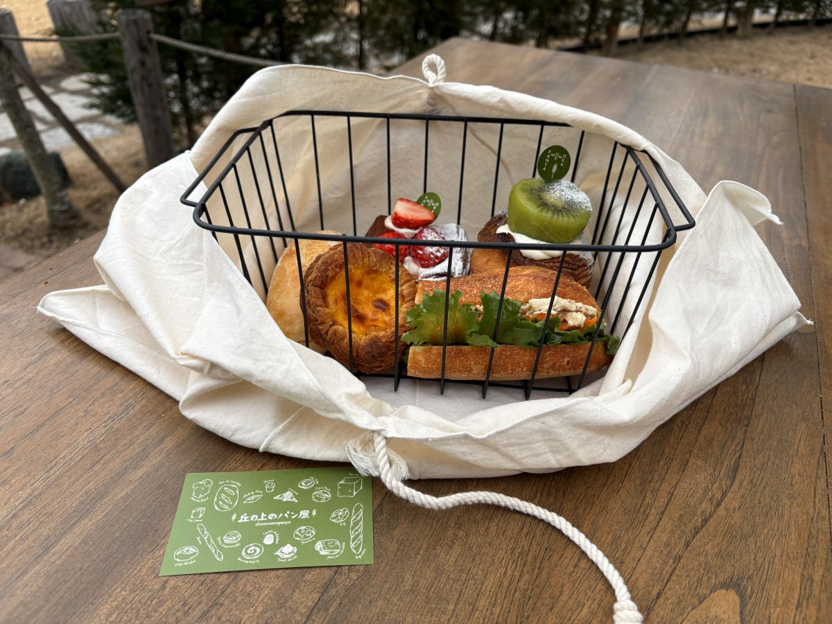 ▲店オリジナルのブレッドバッグに詰めてお洒落に持ち帰り