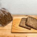 ▲焼成に16時間以上の時間をかけるこのパンは、食物繊維が豊富。トーストにしても美味しい。ハーフサイズ610円