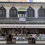 ▲重要文化財に指定されている「石の鳥居」から徒歩1分