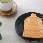 ▲手のひらサイズの大きなせんべい