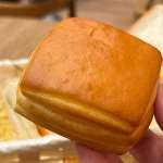 ▲「ミルクパン」（1個98円、税込）。30年以上愛される人気No.1