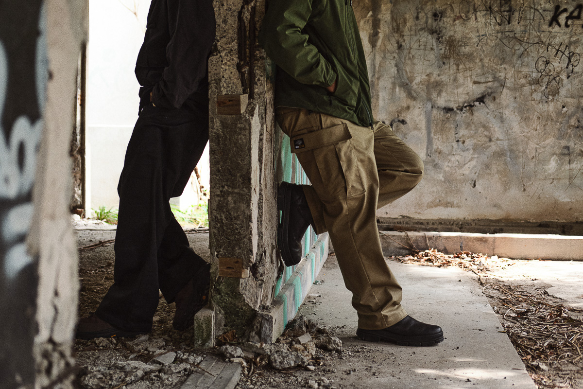 アウトドアでもワークでも、もちろん普段穿きでも。グリップスワニーとディッキーズのコラボが男ゴコロに刺さりまくる！