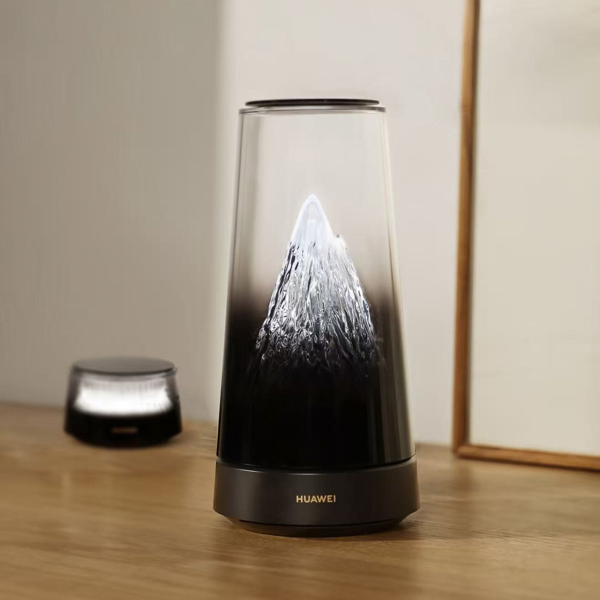 こんなスタイリッシュなルーター見たことない。インテリアとしても優秀なHUAWEIの次世代Wi-Fiルーター