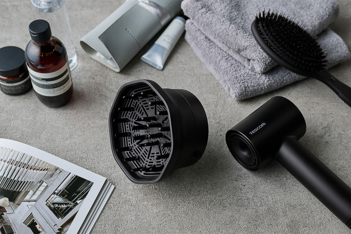 ペタンコ髪に悩むメンズ必見！手持ちのドライヤーで根元をふんわり立ち上げる新作アタッチメント