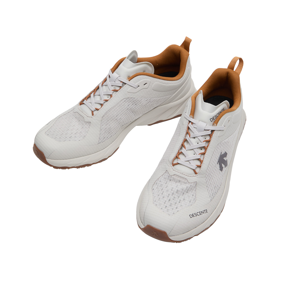 足の蒸れで悩む人必見。構造から見直したデサント「TORVENT」で涼しく快適に