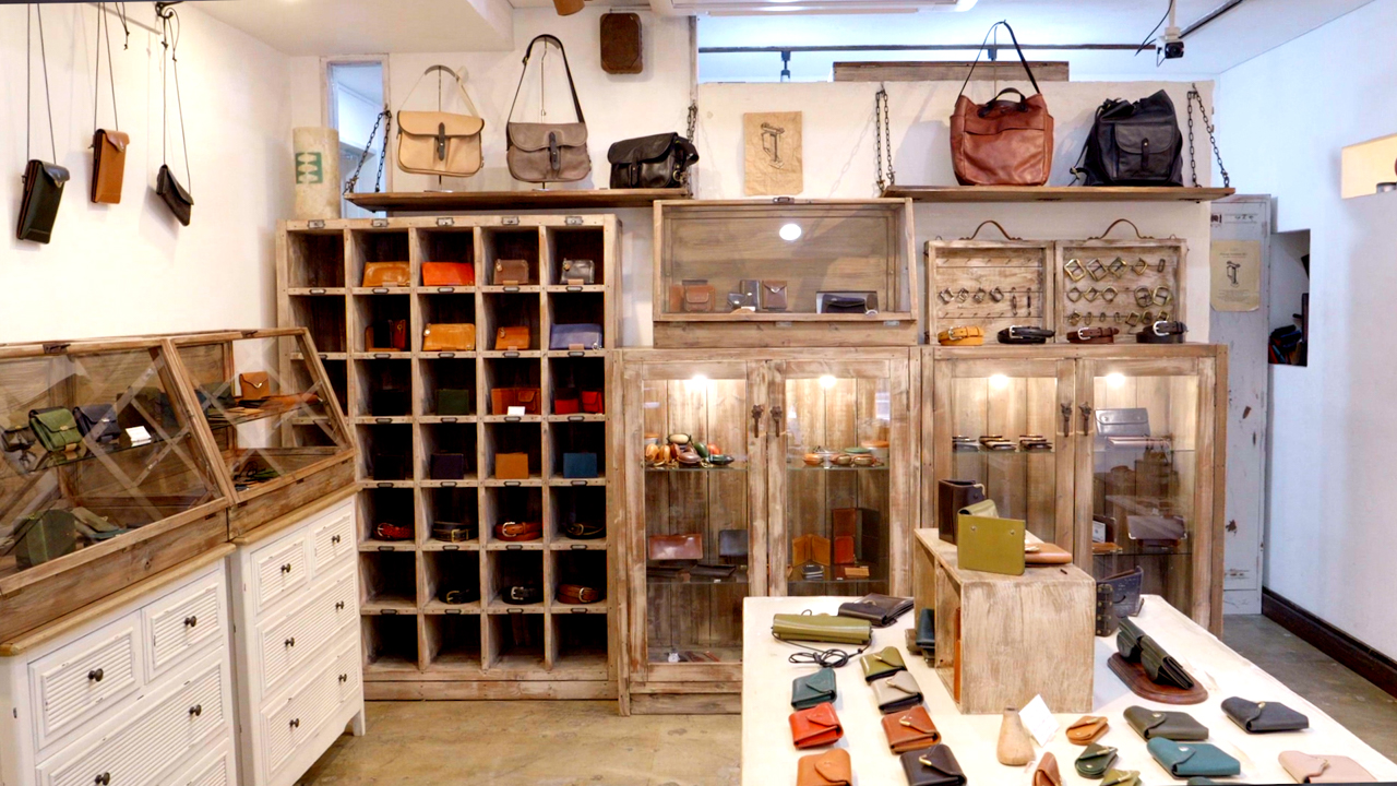 そのカバン、どこで差がつく？裁断から染色まで追った池之端銀革店の“正直なモノづくり”