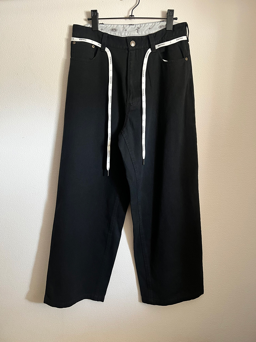 いよいよ春らしい気温になってきた。今、履きたいのはこんなカルチャーの香りがするパンツ