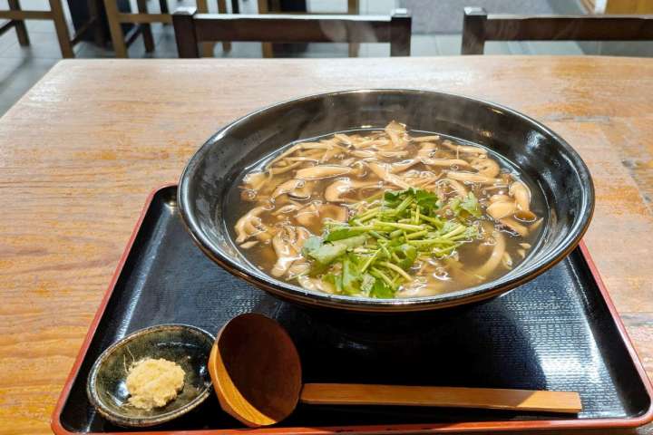 24時間営業の『谷町ふる里』でうどんの魅力再発見