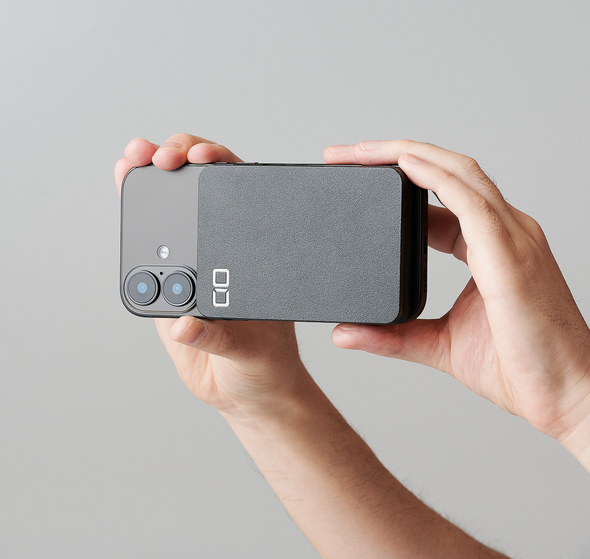 発熱を抑えて安全充電。CIO発の半固体系モバイルバッテリーはケーブル付きで至れり尽くせり