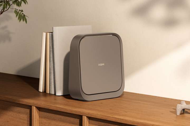 プロジェクターに手軽さを。薄い軽い明るいXGIMI「Elfin Flip」で
