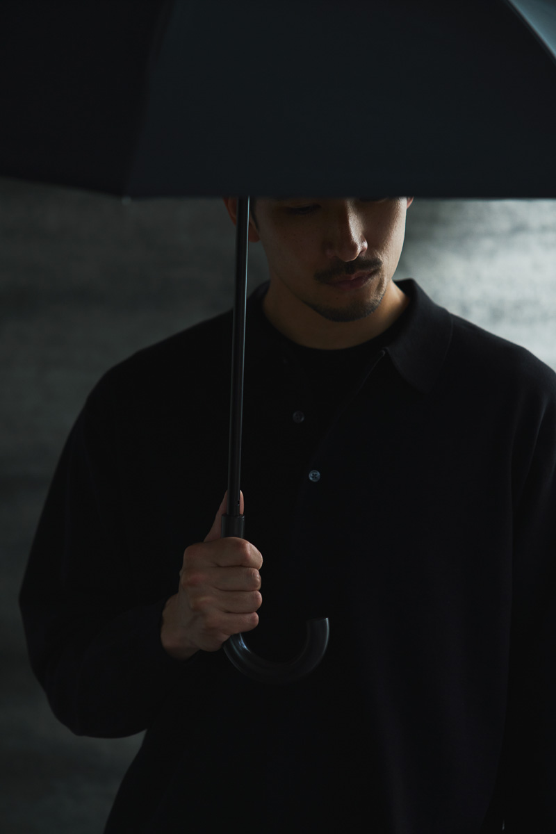 自分も車内も濡らさない。圧倒的な水弾き×逆さ構造で雨の日のストレスをゼロにする次世代傘