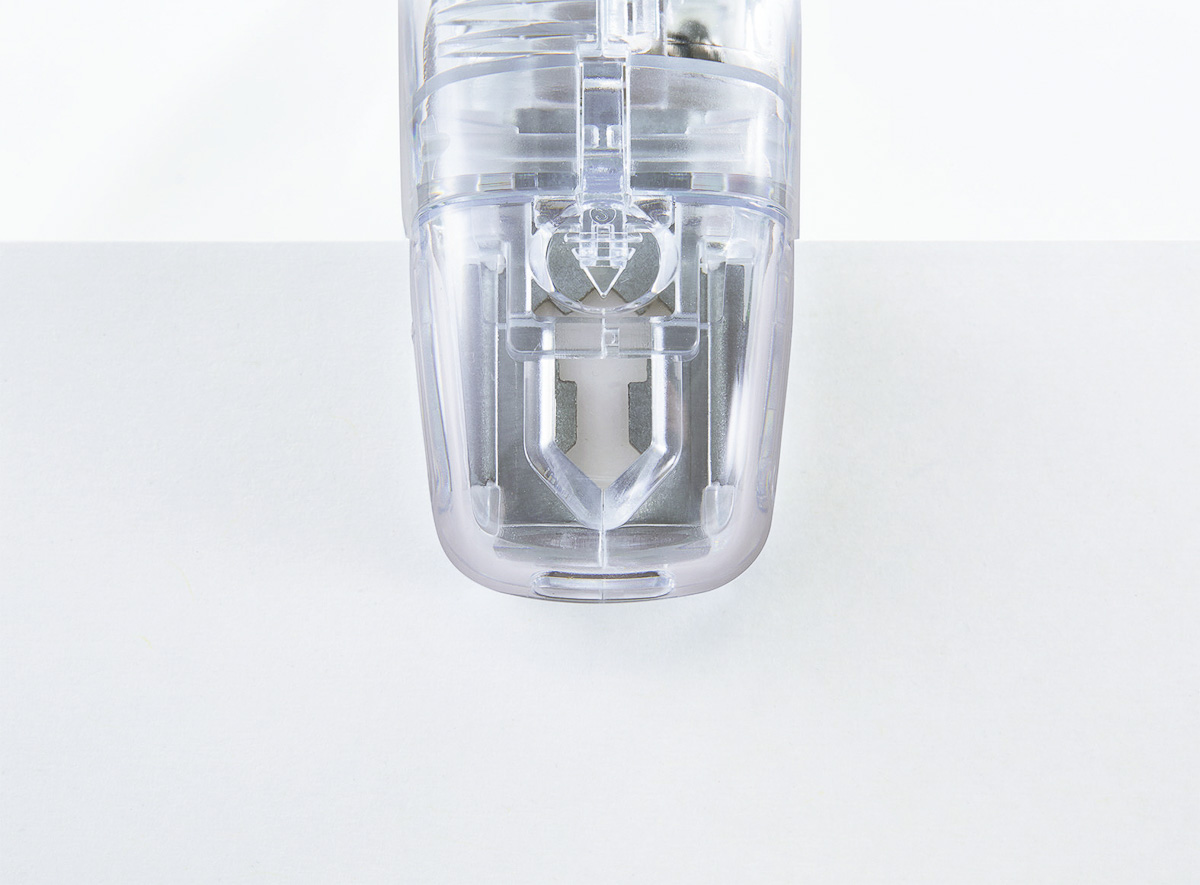 メカニズム丸見え。コクヨのスケルトン文具「TRANSPARENT MECHANISM」が機能美を魅せる