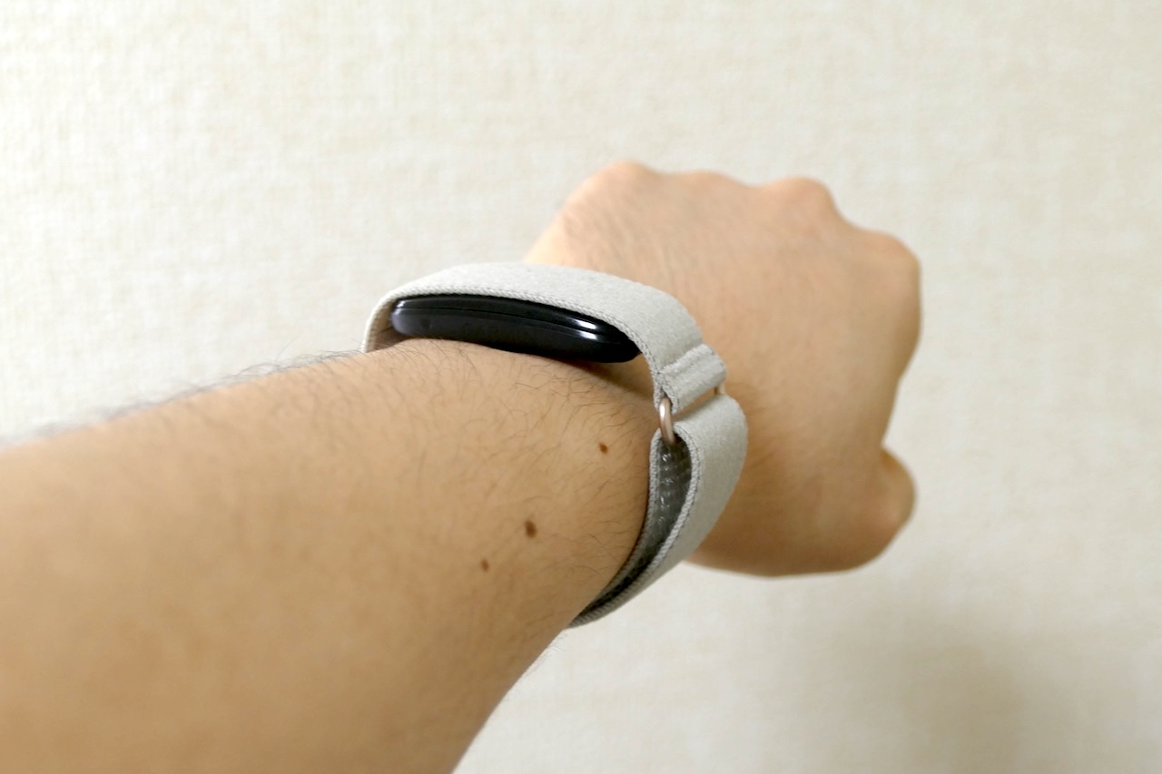 CIRQA Smart Bandを側面から見た様子