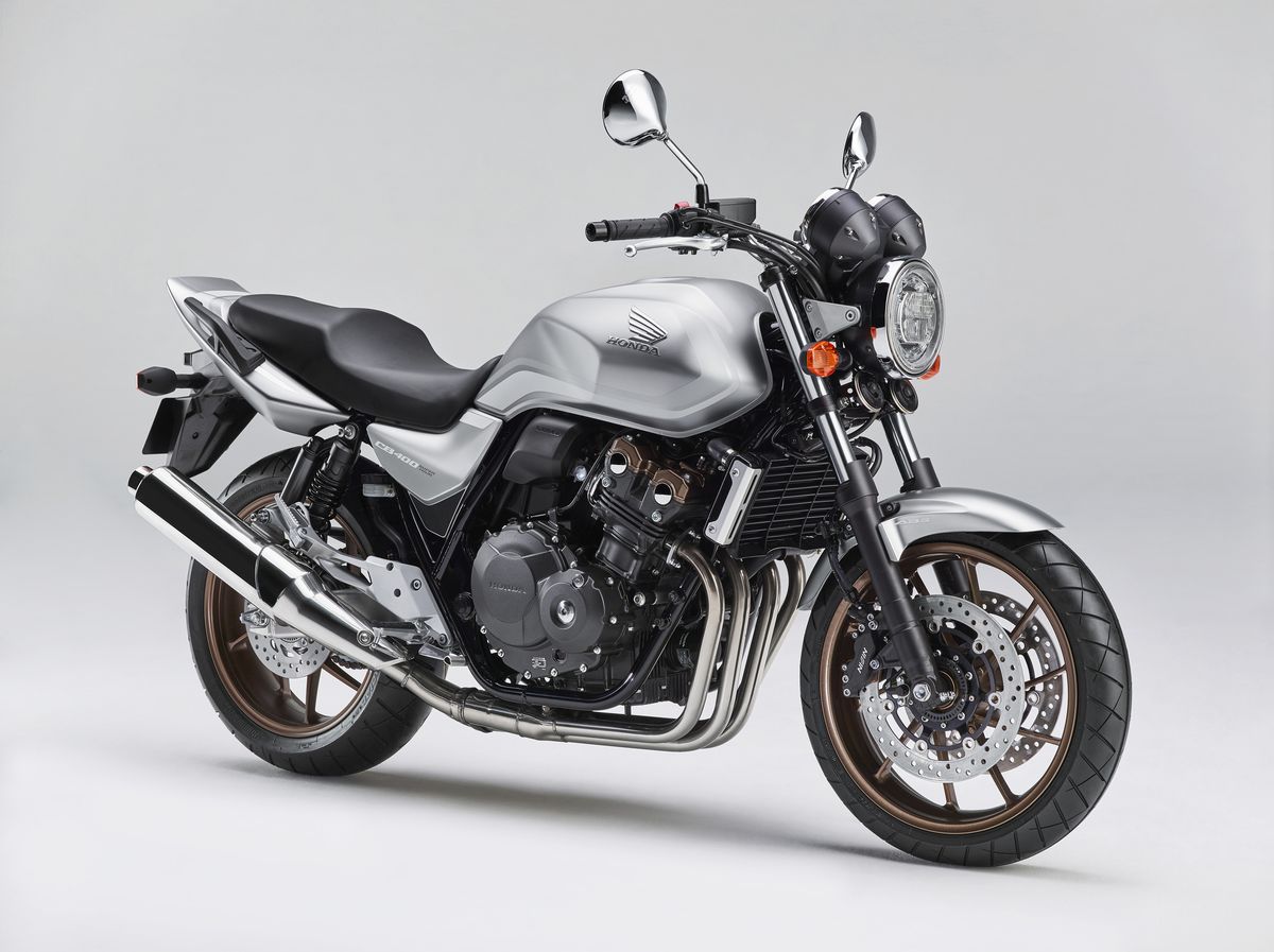 ホンダ「CB400スーパーフォア Eクラッチ」は100万円切り。34年の歴史と復活の新型をチェック
