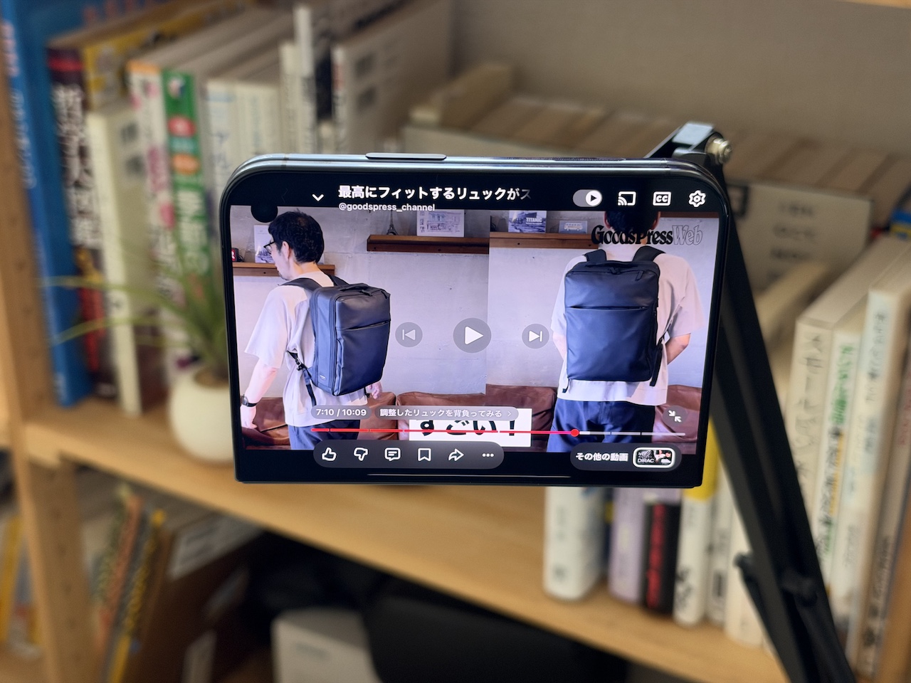 iPhone DuoでYouTubeを再生している様子
